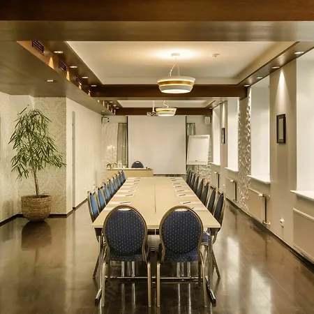 크로이츠발트 4*