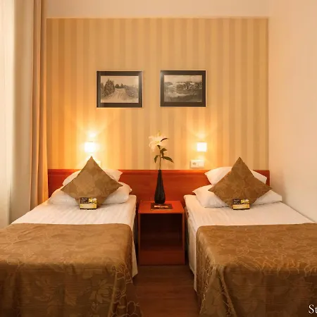 מלון Kreutzwald 4*