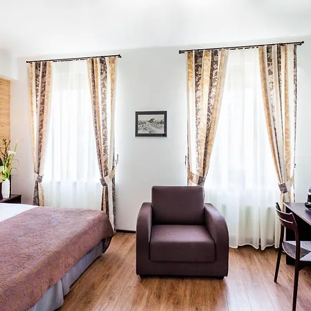 Kreutzwald מלון טאלין